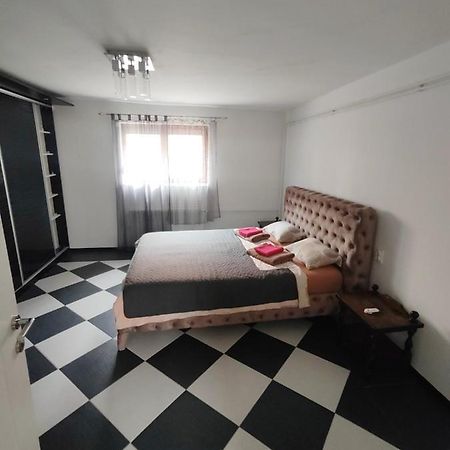 Downtown Apartment Ni Exterior foto