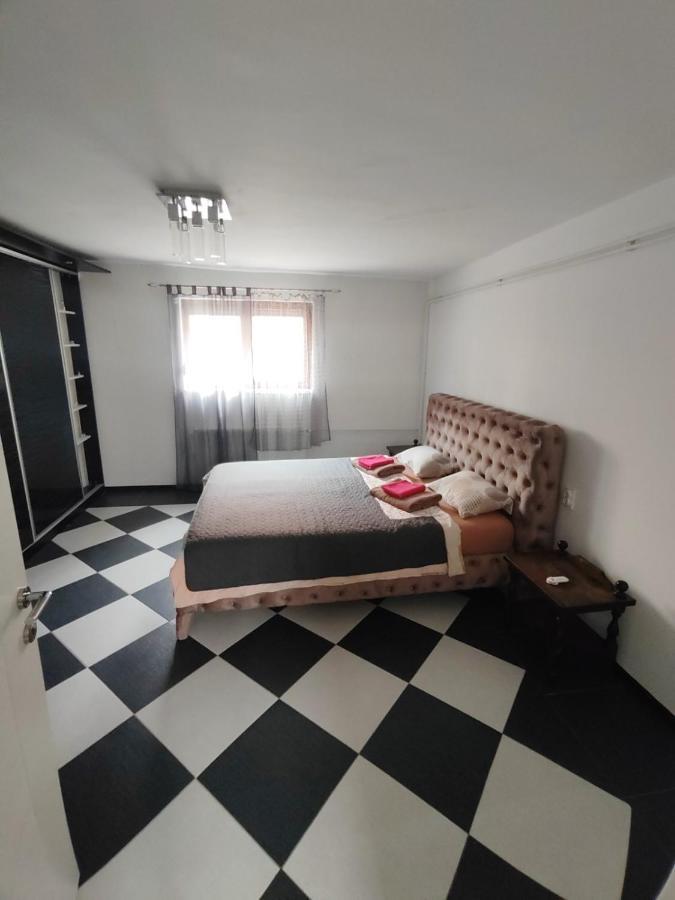 Downtown Apartment Ni Exterior foto