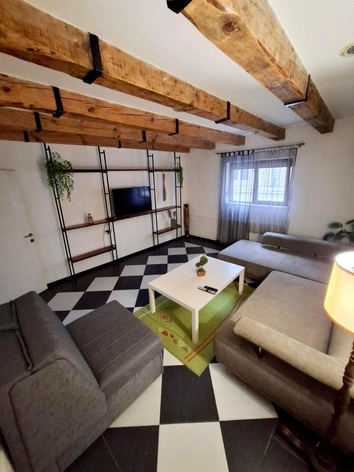 Downtown Apartment Ni Exterior foto
